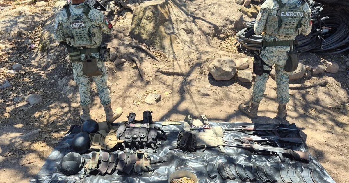 Ejército inhabilita campamento criminal y asegura armas en La Yesca