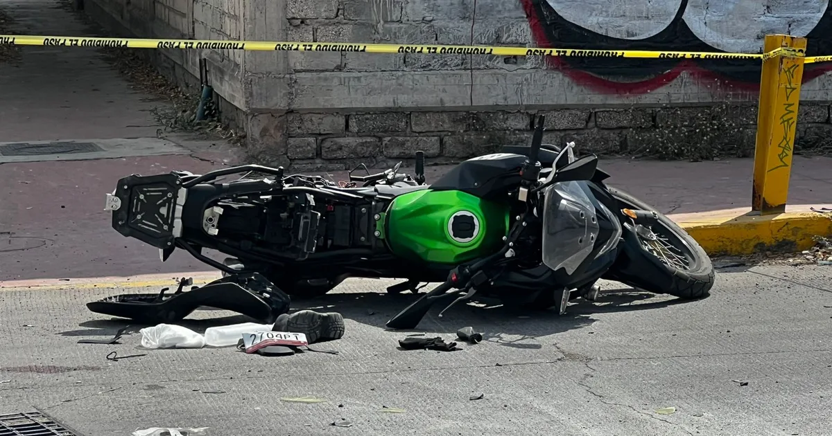 Motociclista resulta lesionado tras derrapar en Libramiento de Tepic