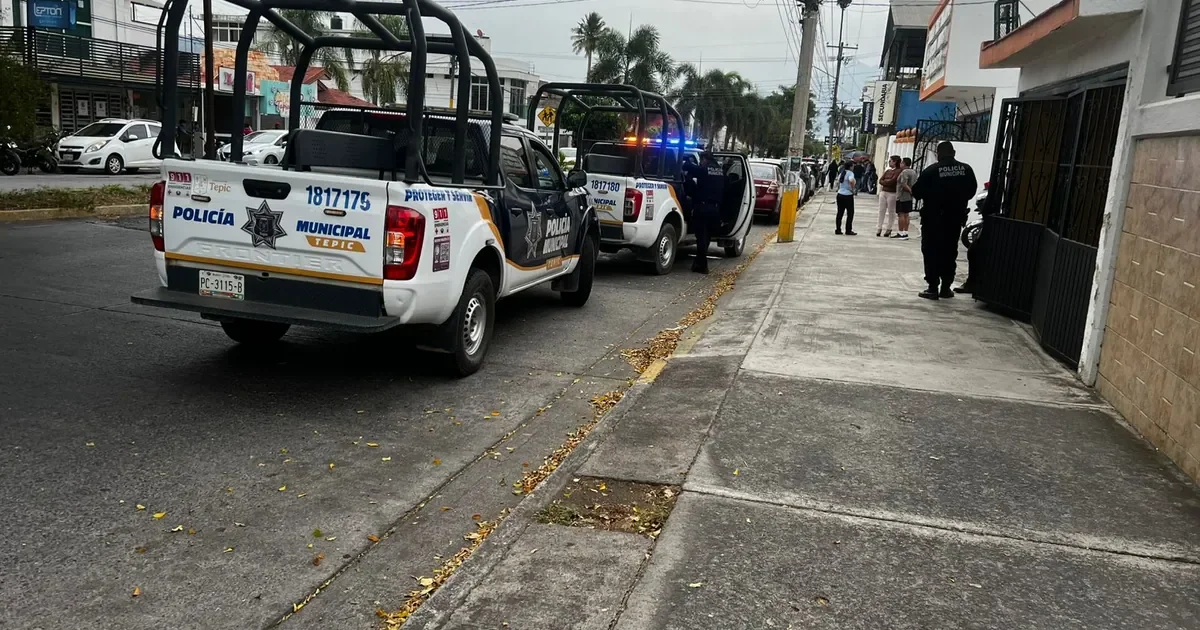 Menor intenta apuñalar a excompañero cerca de la prepa del Valle