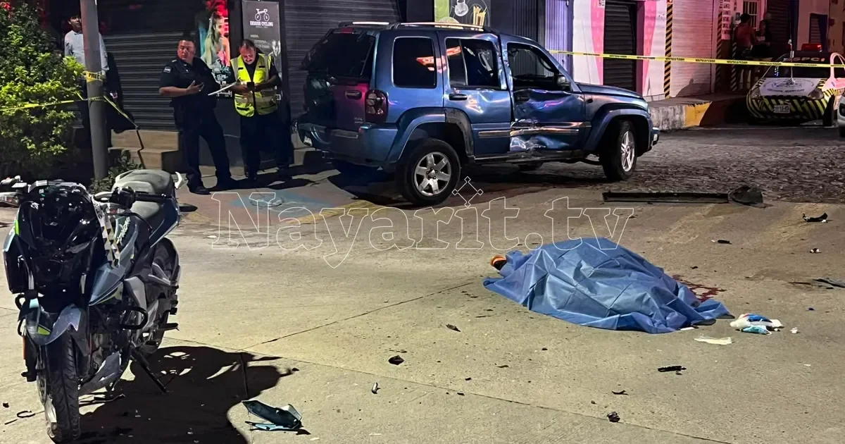 Muere motociclista tras choque con camioneta en colonia Benito Juárez Oriente