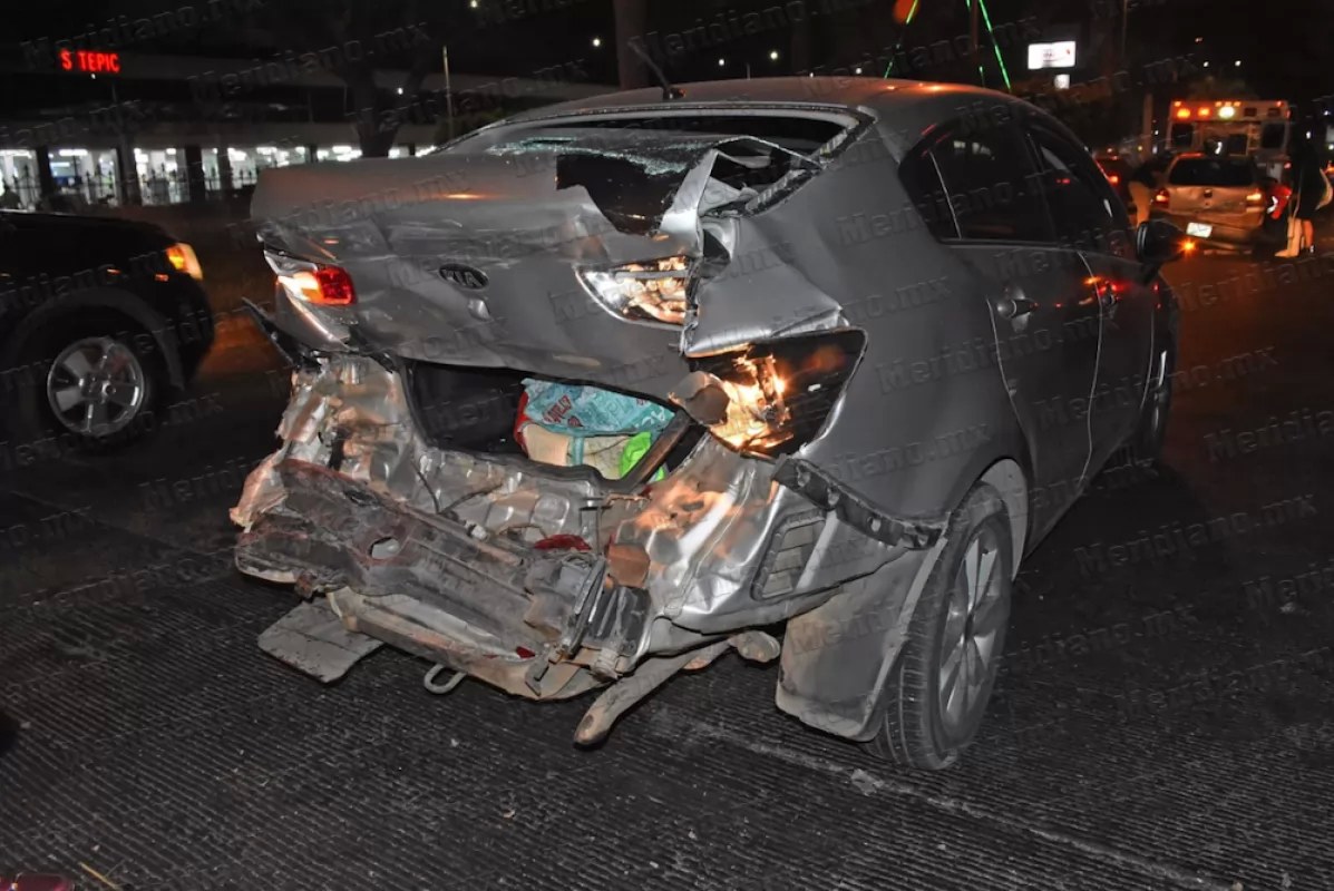 VIDEO: Mujer herida tras brutal carambola en la Insurgentes