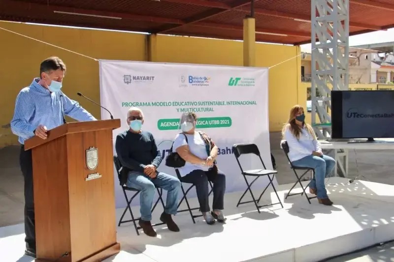 Participa Gobierno de Bahía de Banderas en Feria Educativa de la UTBB