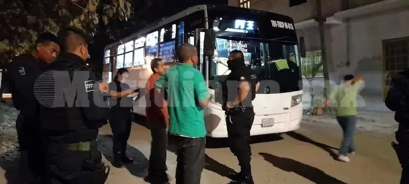 Asaltan dos camiones en la parte alta de el Pitillal