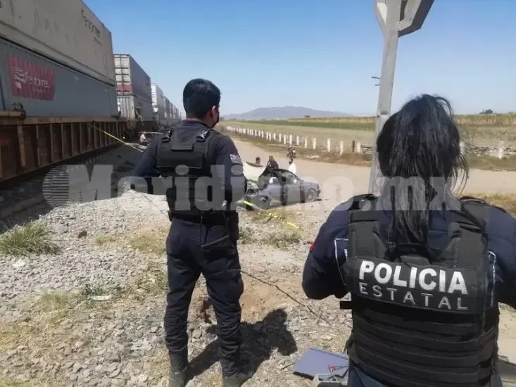 Fatal accidente acaba con la vida de joven al chocar con el tren en Xalisco
