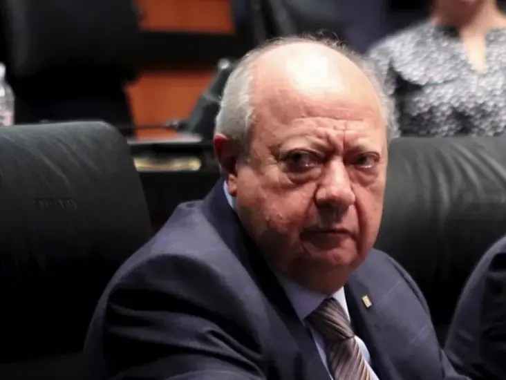 Solicitan jubilación de Carlos Romero Deschamps a Pemex