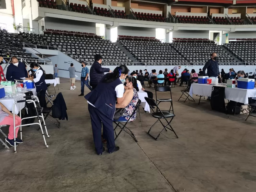 Sorprende orden y agilidad en aplicación de vacunas antiCOVID