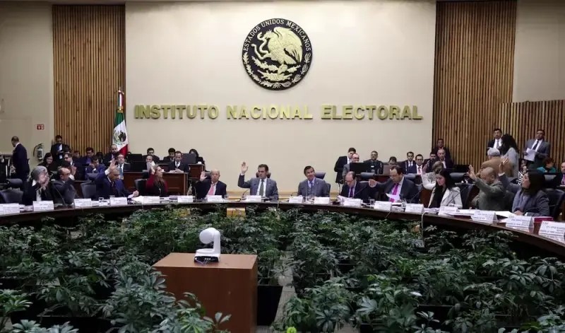 INE aprueba retirar registro a tres candidatos a Gobernador