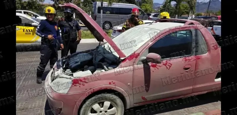 ¡se quemó camioneta  frente a la clínica 42!