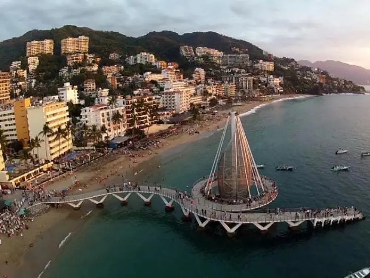 ¿Oficina a la Orilla del mar? Puerto Vallarta y Gran Plan de Aeroméxico te Invitan a Hacer \"Home Office\" en la Playa