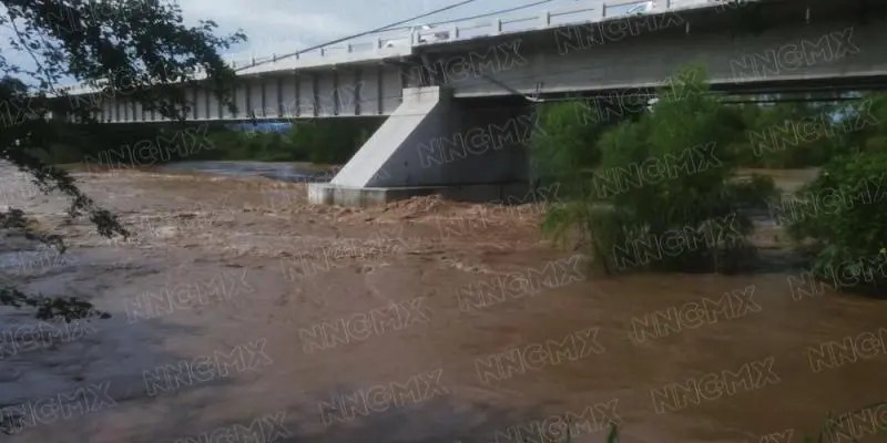 Se desborda rio Ameca en la delegación \"las juntas\"