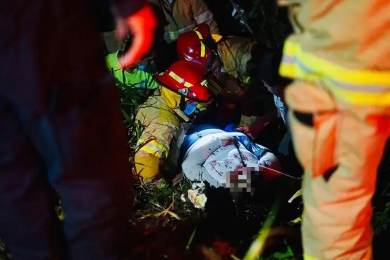 SSPC salvaguarda la vida de dos personas en una volcadura en la carretera Tepic-Bellavista