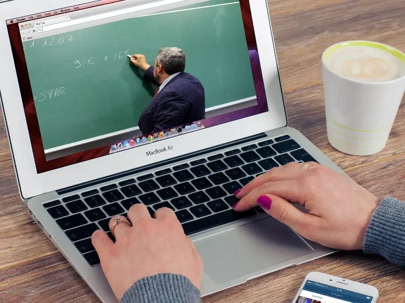 SAT también cobrará impuestos por clases en línea