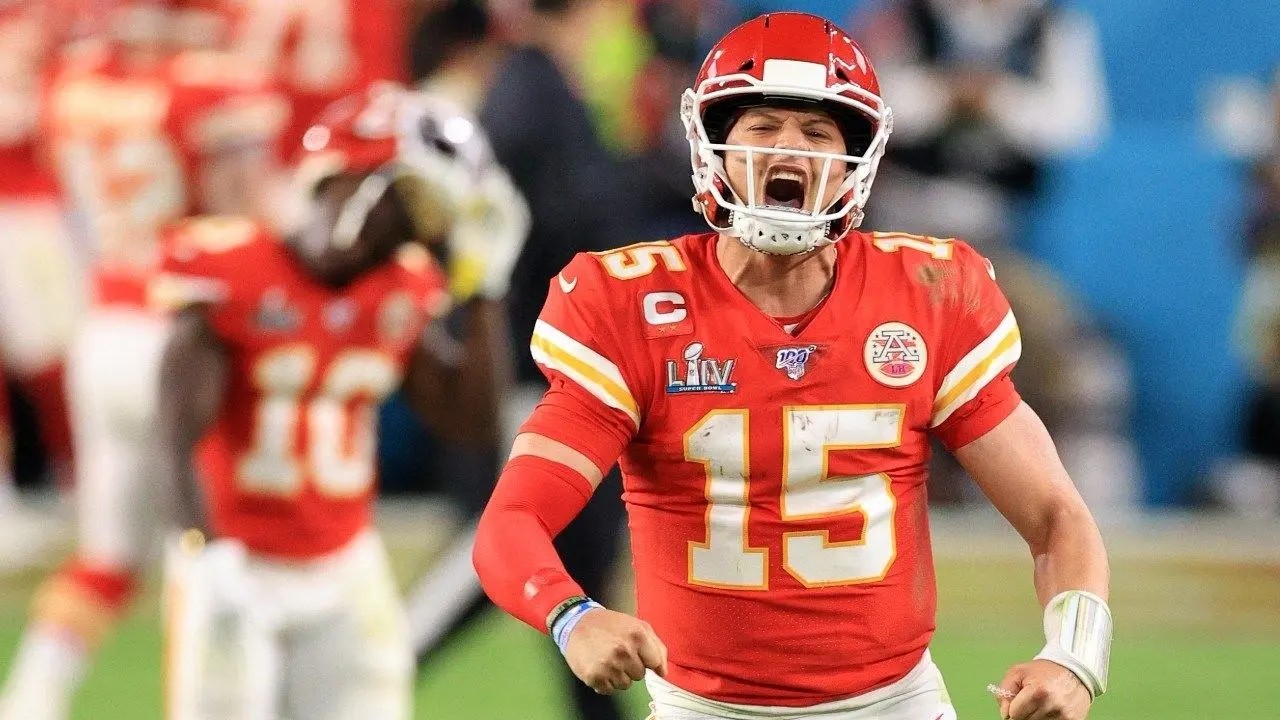 Mahomes, el beisbolista que prefirió la NFL y gana más que cualquier pelotero