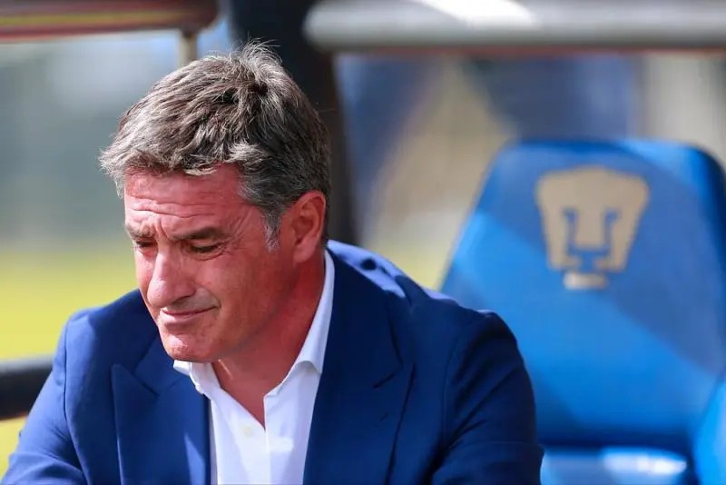 ¡Pumas se queda sin técnico! Míchel anunció su renuncia