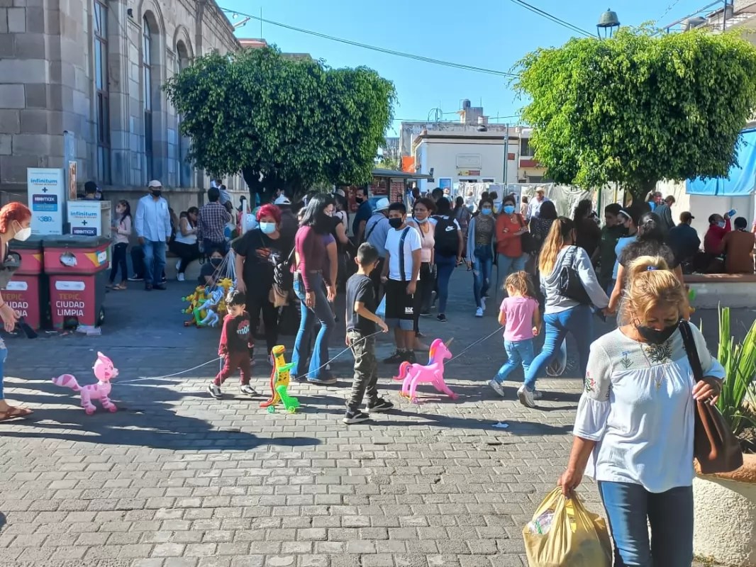 Dan tepicenses su Feliz Navidad a los comerciantes