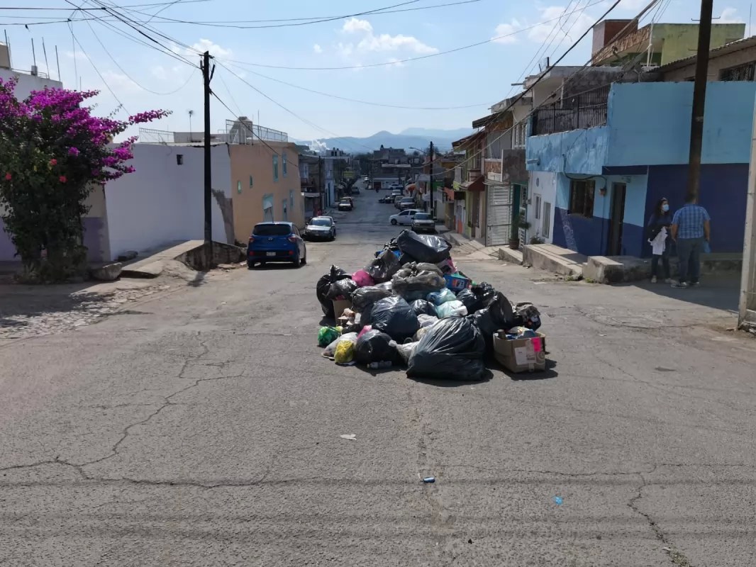 Ahoga basura a vecinos de la colonia Chapultepec
