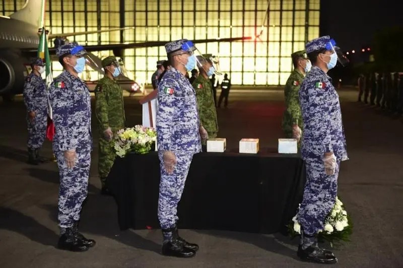 COVID-19. Repatrian 18 urnas de mexicanos fallecidos en Estados Unidos