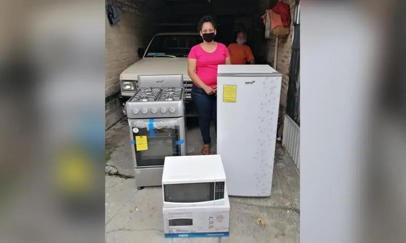 Gobierno del Estado lleva a familias necesitadas apoyos de corazón