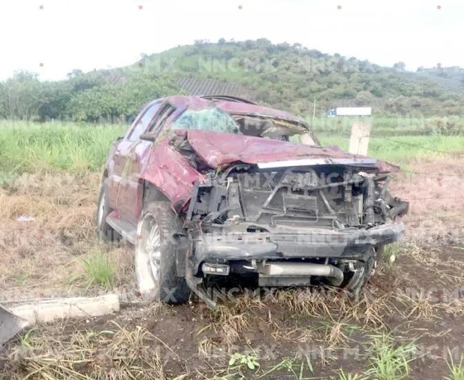 Cinco heridos en volcadura