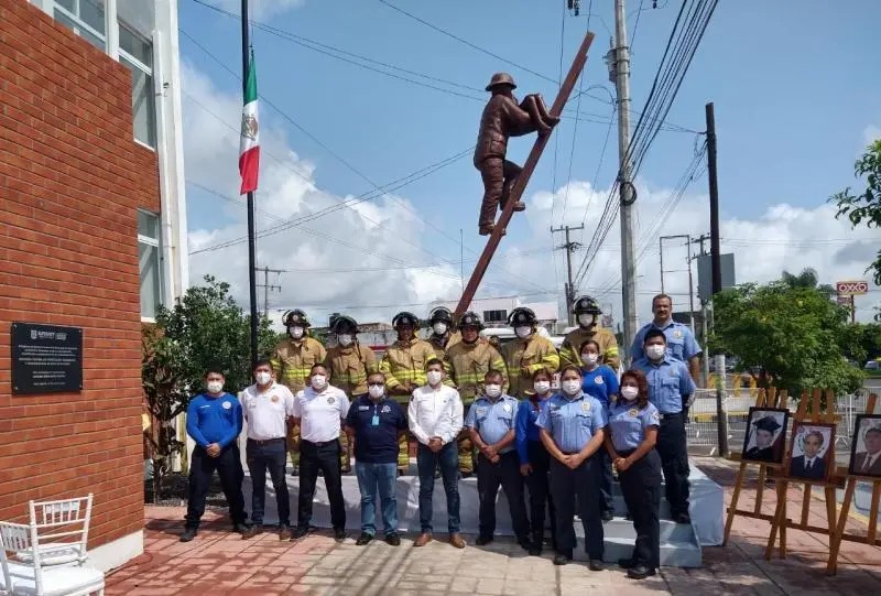 Nayarit. Brinda Gobernador emotivo homenaje a los Bomberos en su día