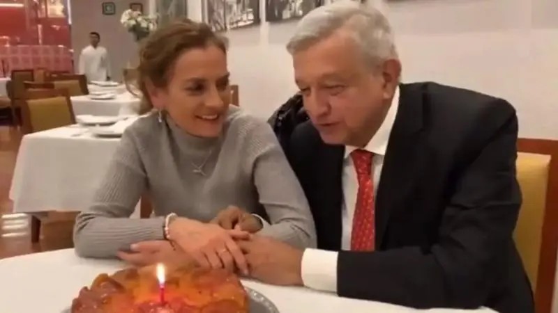 AMLO y Beatriz Müller buscan registrar sus nombres antes el IMPI