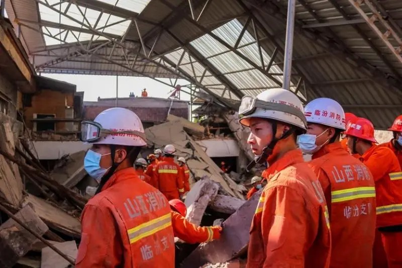 Ya son 29 muertos por derrumbe en restaurante de China