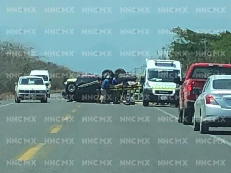 Murió una niña en volcadura