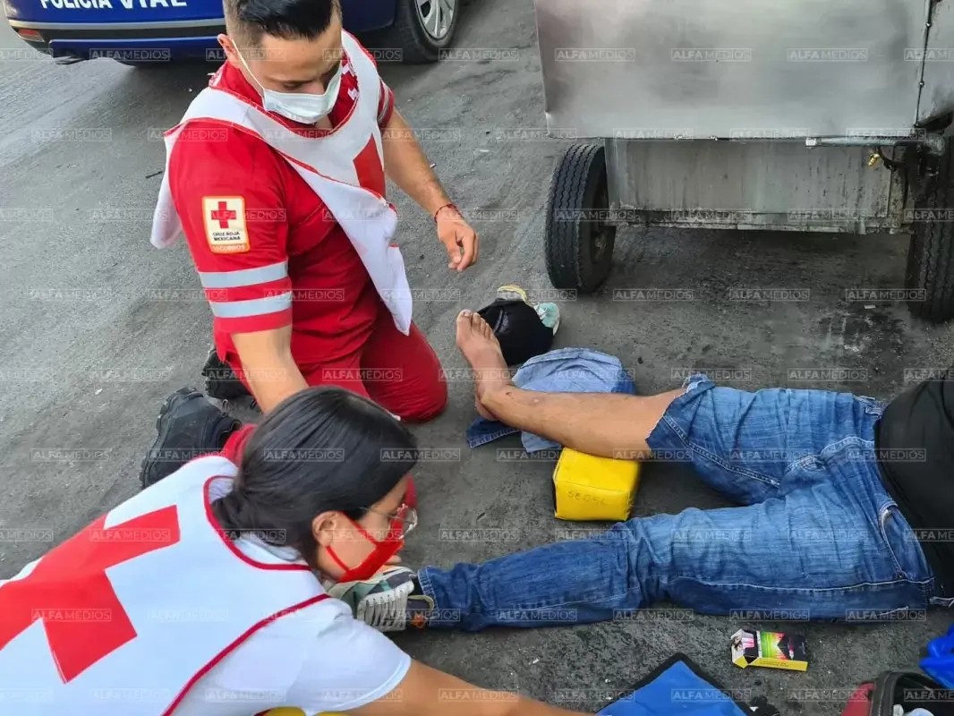 Con fractura en tibia y peroné trrmina motociclista