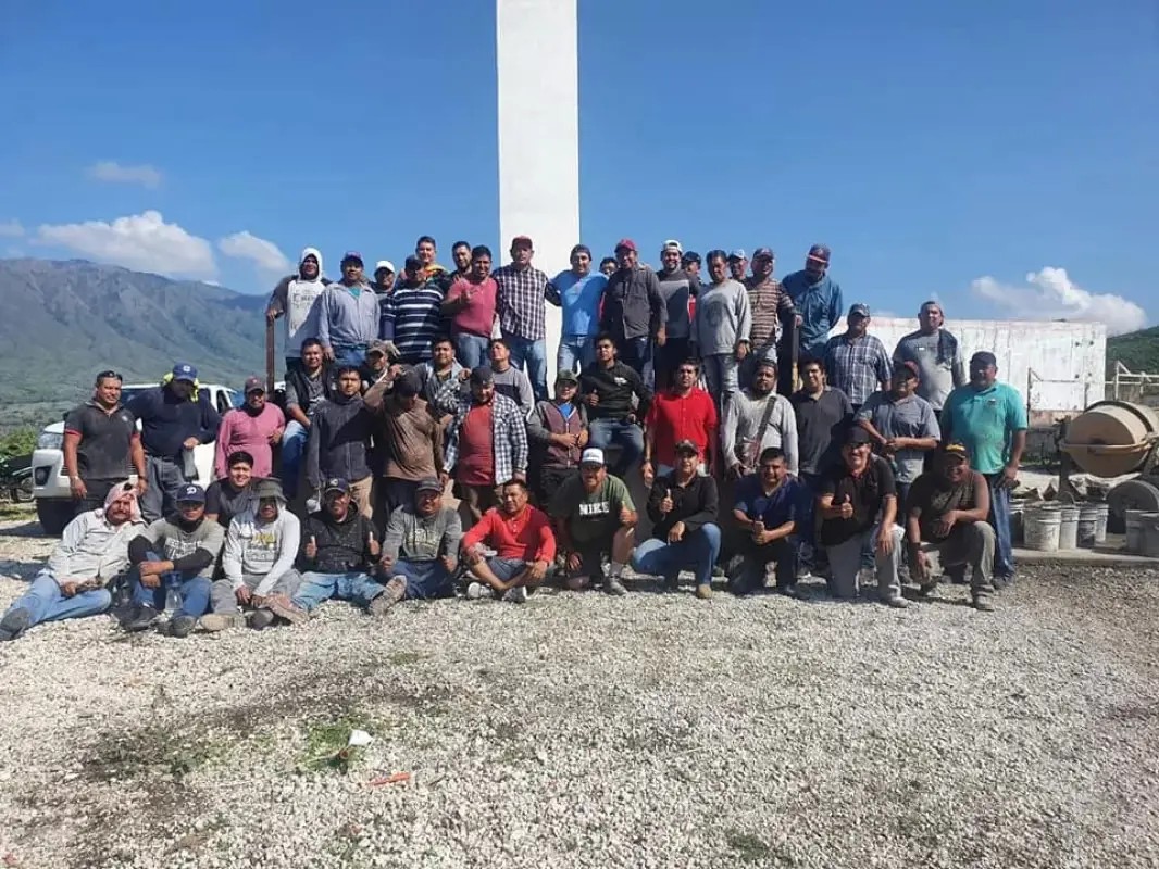 Construyen escalinata de mirador turístico en Jala