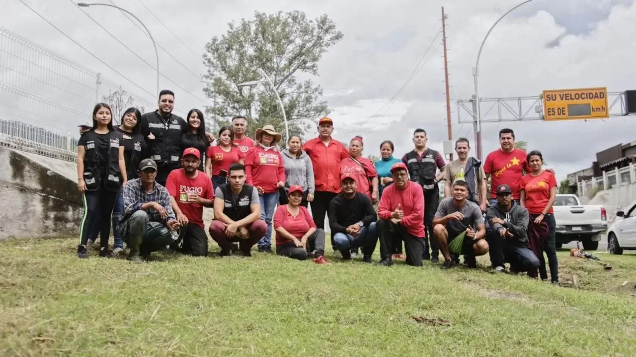 Realizan limpieza del parque lineal de Tepic