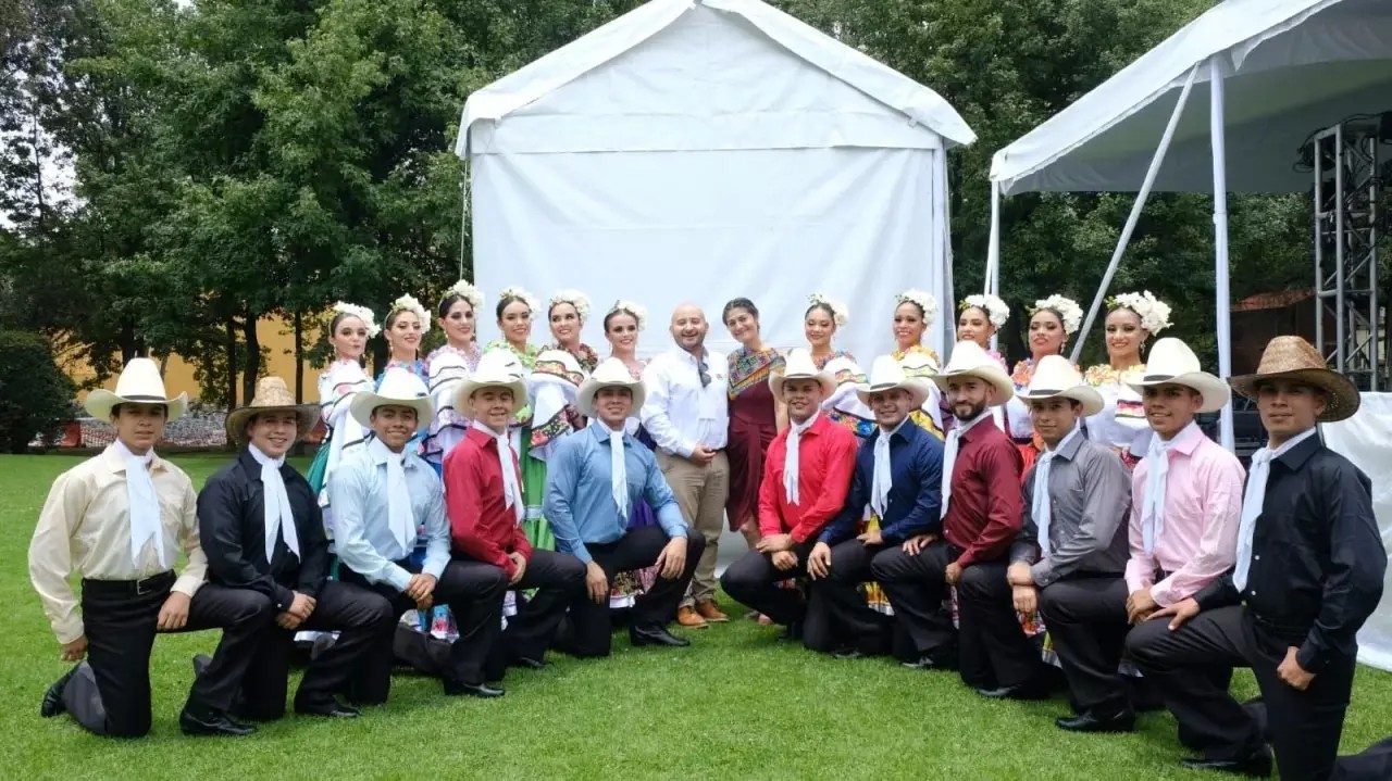 Los Pinos abre sus puertas a Nayarit