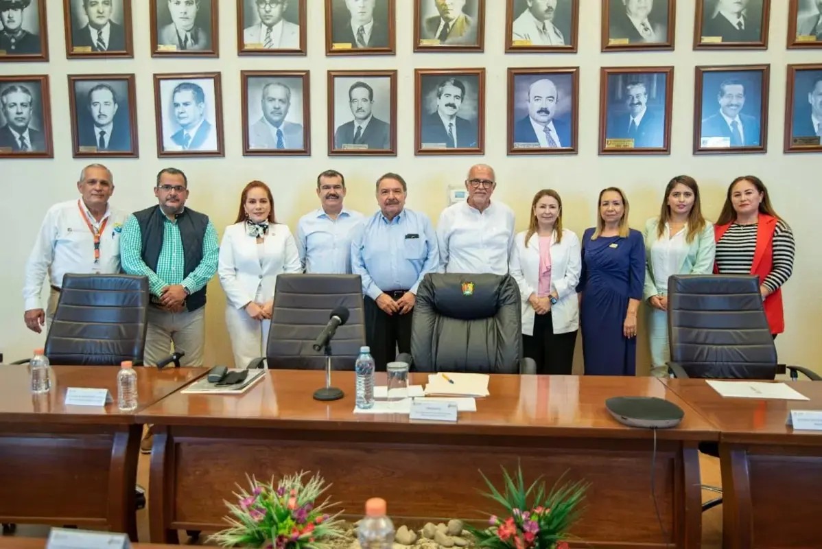 Navarro Quintero invierte en equipamiento para el sector salud