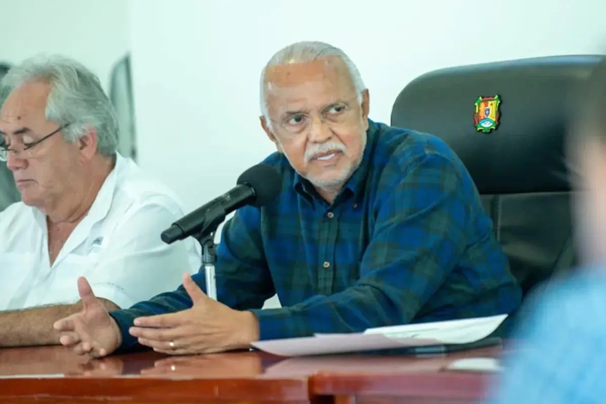 Van contra granjas camaroneras por tapones en ríos