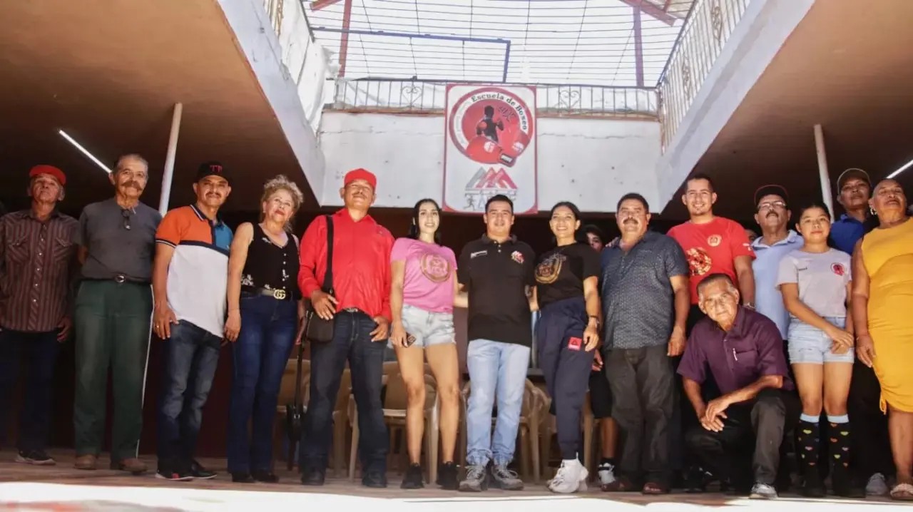 Participa Fugio Ortiz en inauguración de escuela de boxeo