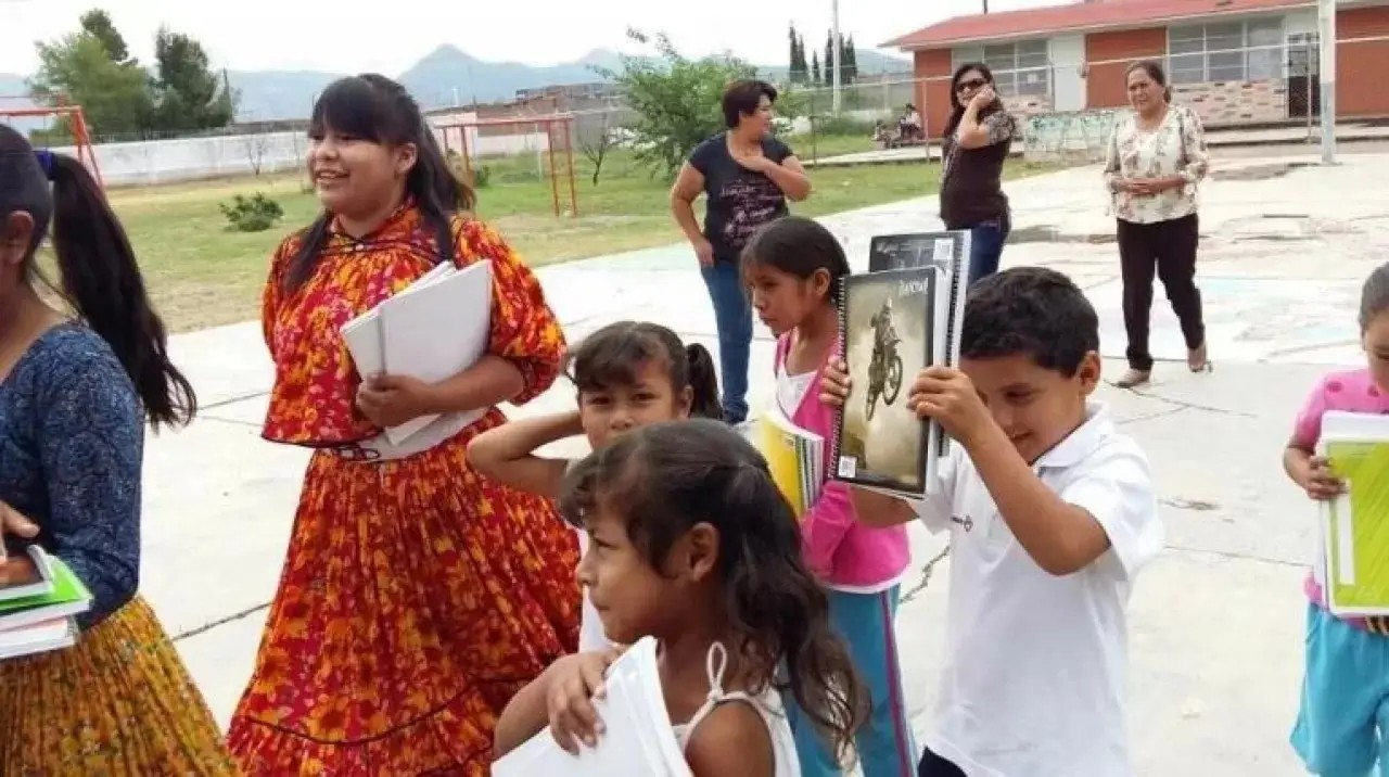 Recibirán 130 mil niñas y niños uniformes, zapatos y útiles escolares gratuitos