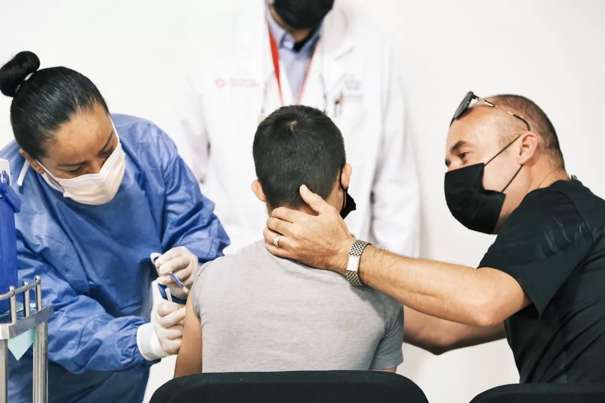 Vacunación antiCOVID de adolescentes a partir del 8 de diciembre