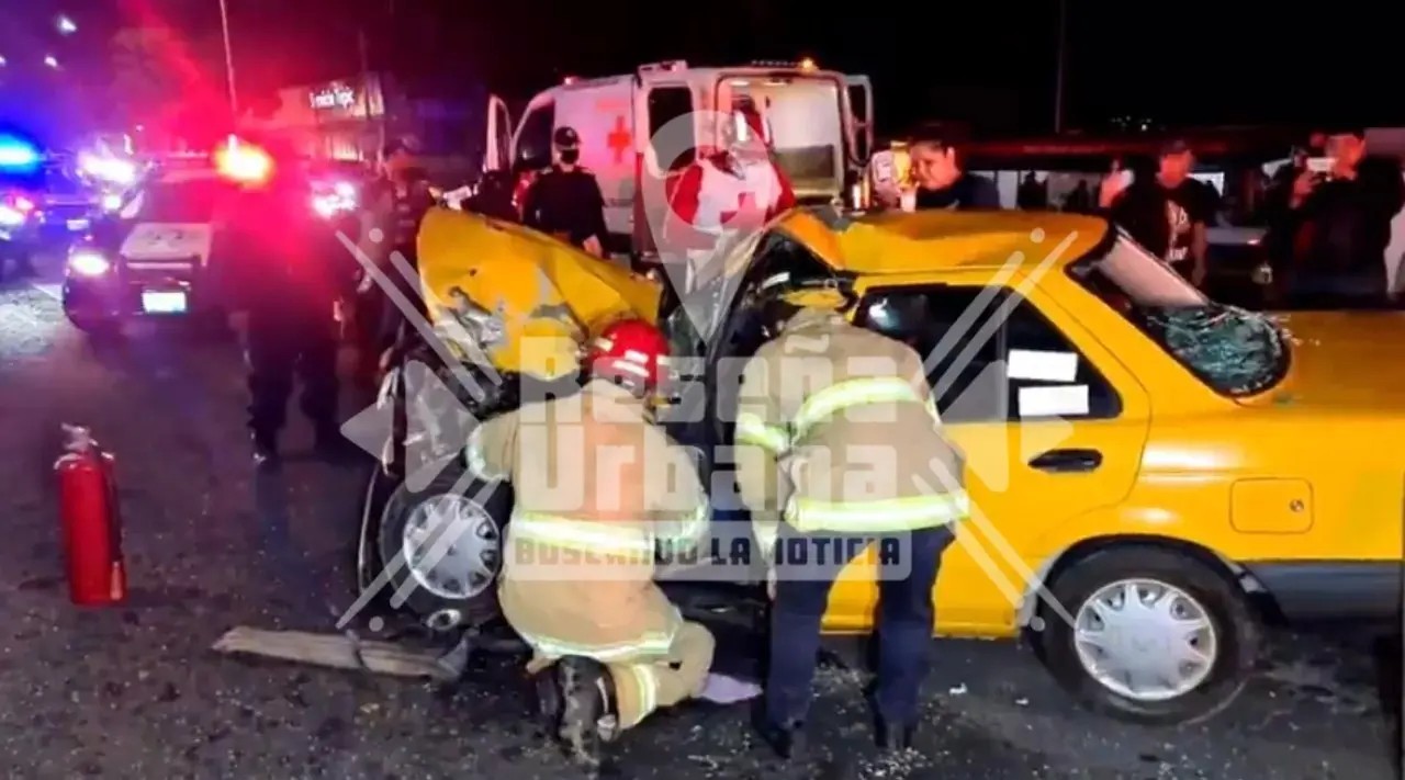 Accidente en la av. Insurgentes deja un taxista prensado