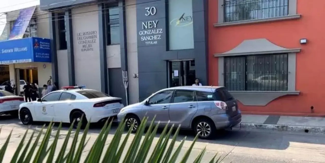 Entra sujeto a notaría de ney para robar documentos; fue detenido