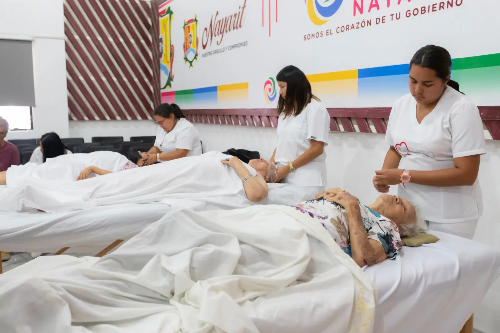 Consiente DIF Nayarit con día de spa en la Casa del Abuelo