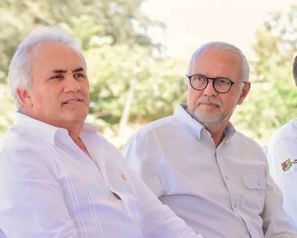 Renuncia Juan Echeagaray a la secretaría general de gobierno