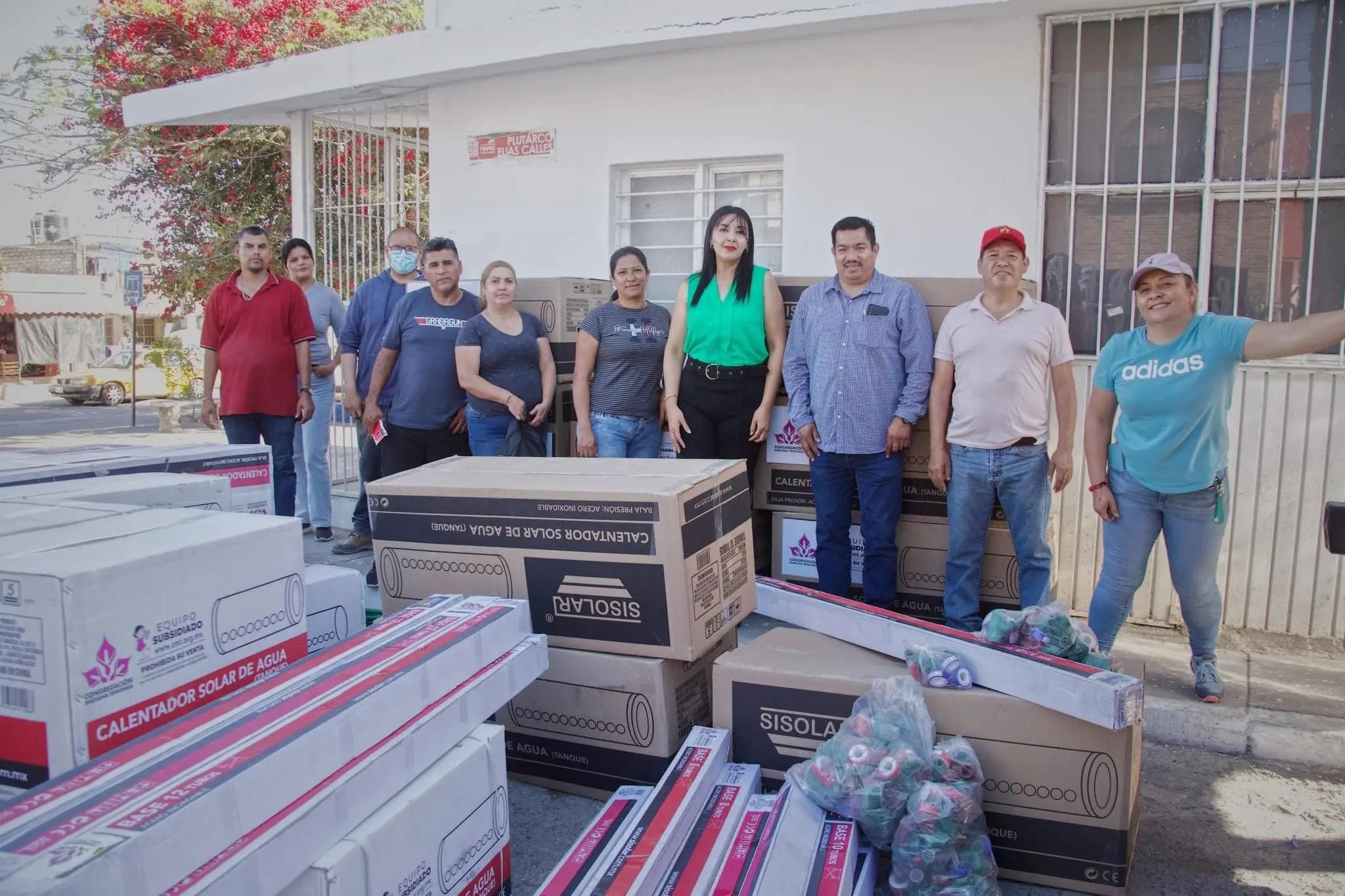 Entrega PT calentadores solares en Tepic