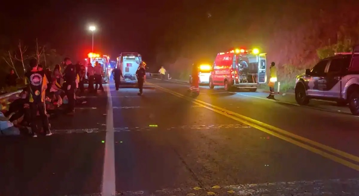 Trágico accidente en el libramiento de Tepic deja 19 muertos