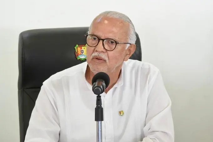 Llama gobernador 'sinvergüenzas' a ex líderes y ex rectores de la UAN