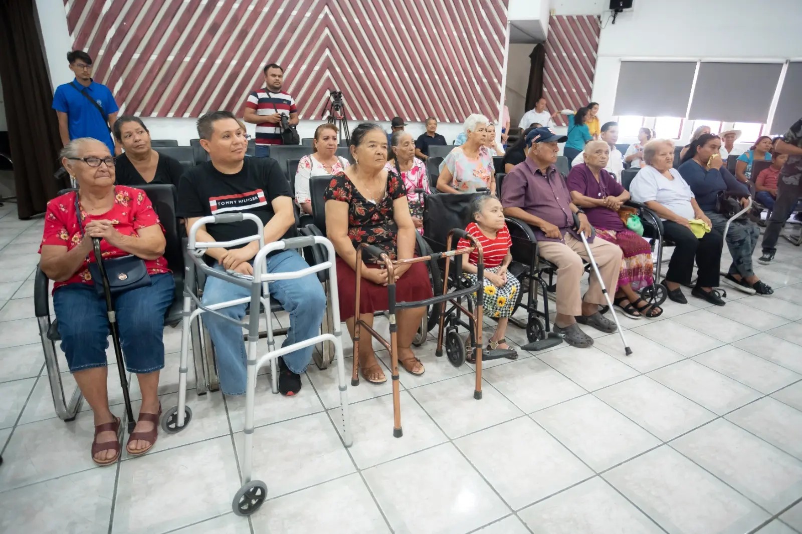 Ofrece DIF Nayarit seguridad y dignidad con entrega de aparatos de movilidad asistida