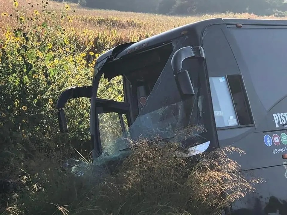 Banda Móvil sufre volcadura cerca de Guadalajara