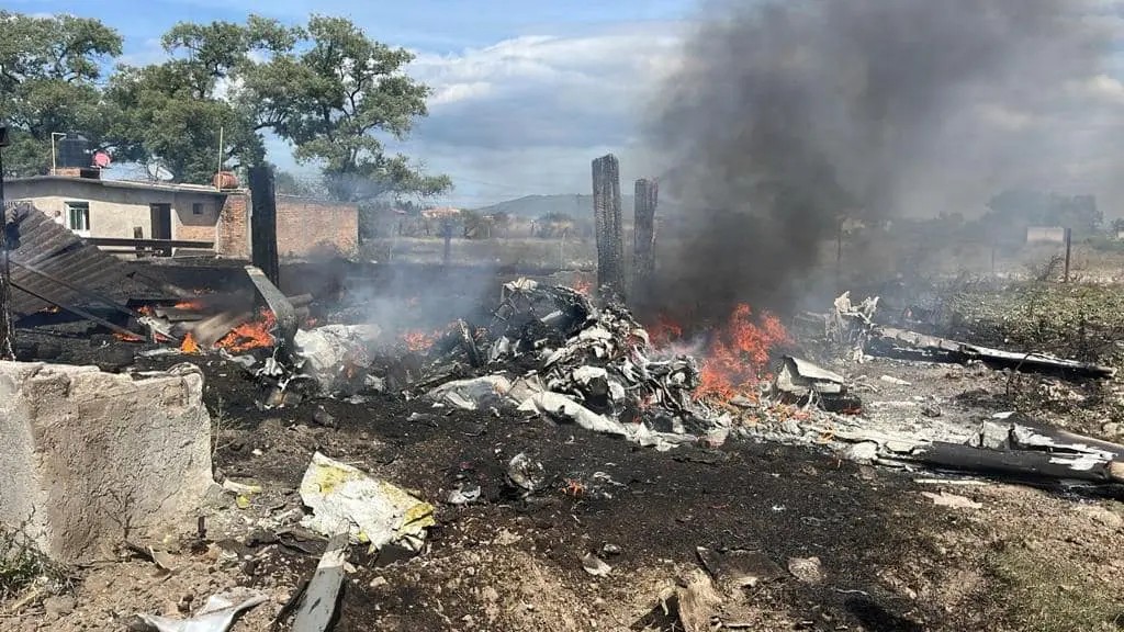 GALERÍA: Cae avioneta en Tepic, hay 4 muertos
