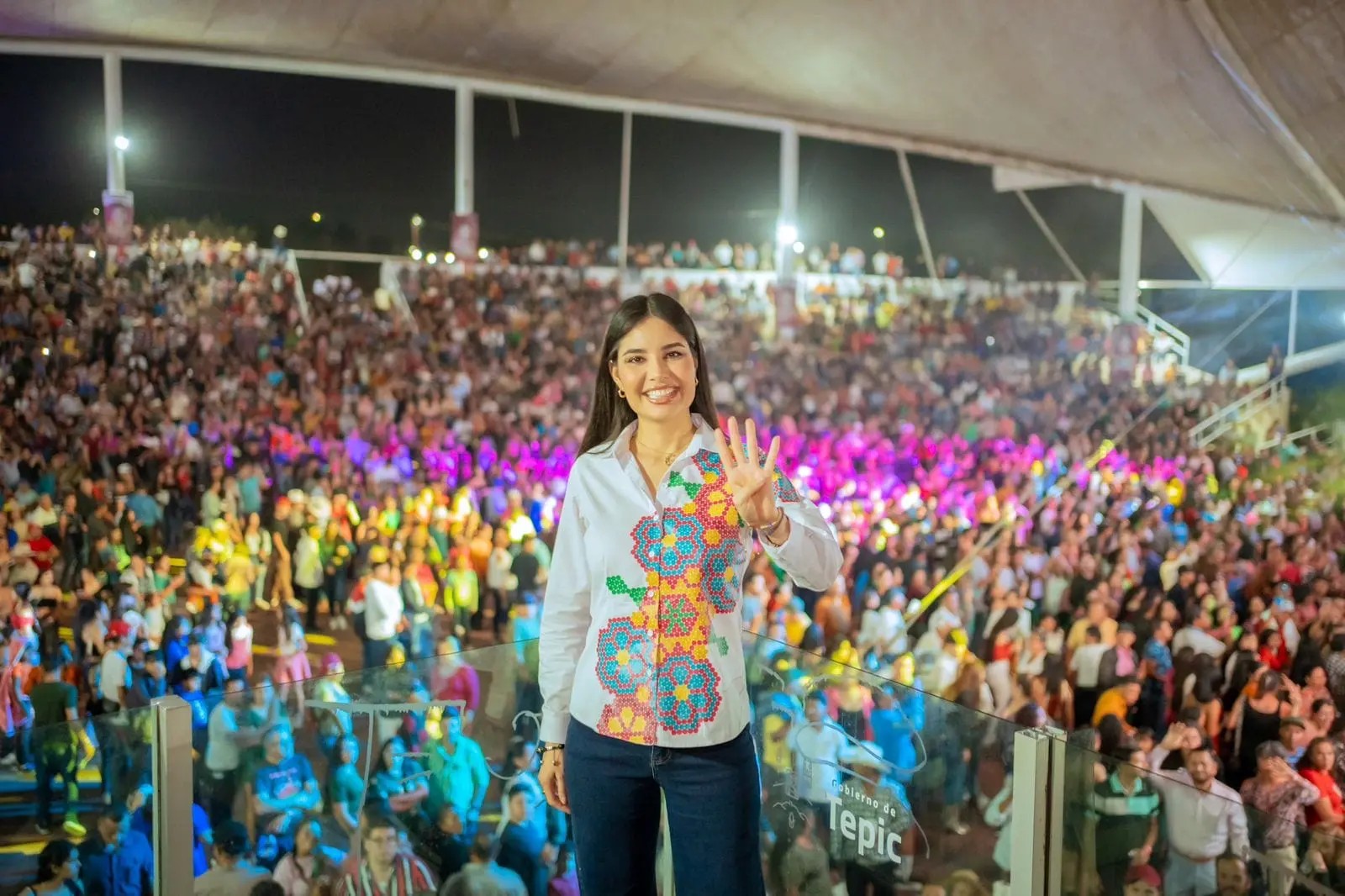 Celebra Geraldine Ponce con tepicenses su triunfo en las urnas