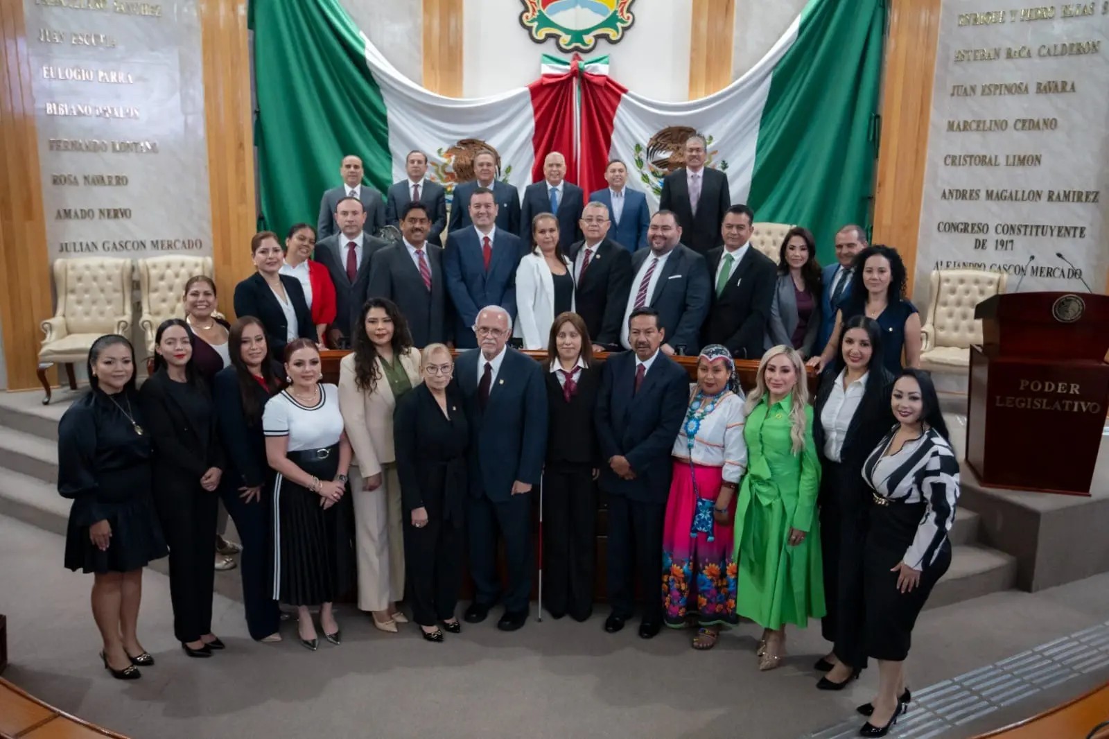 Acude Navarro Quintero a la sesión de apertura del nuevo Congreso de Nayarit