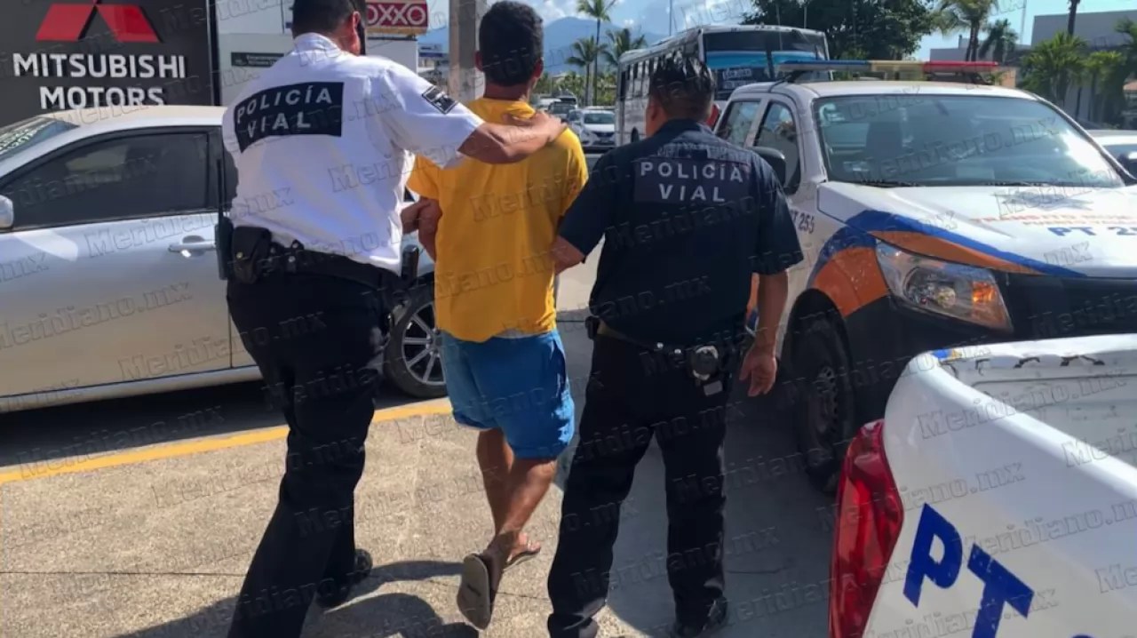 Acabó en la cárcel tras atacar a tránsito en Marina Vallarta