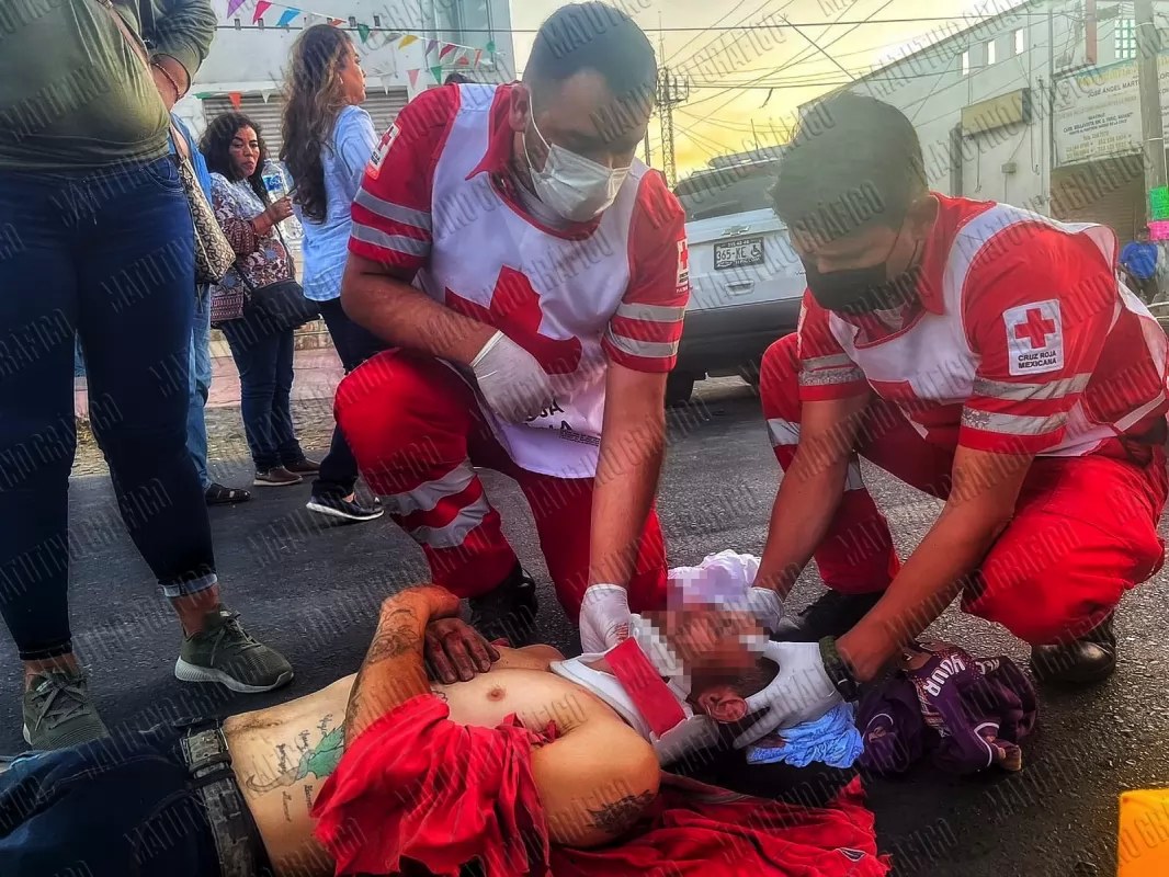 Dejan a motociclista lesionado en san cayetano